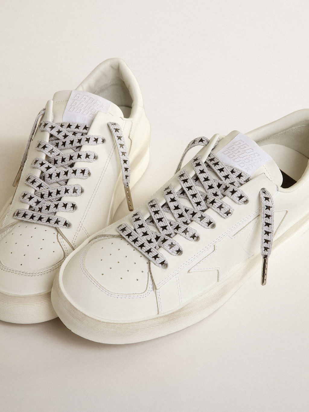 Ice-colored laces with contrasting black stars| Golden Goose