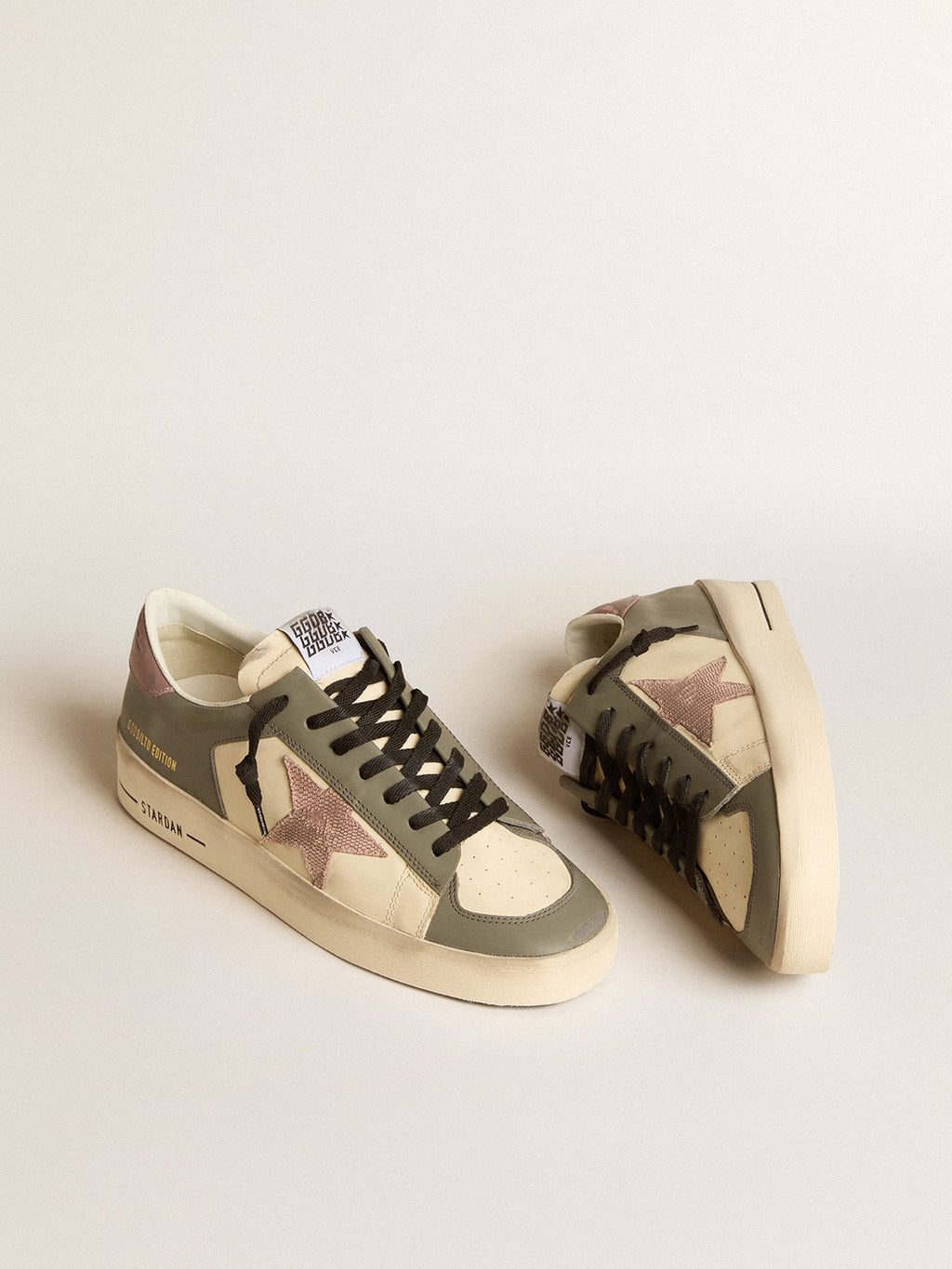Men's Stardan LTD in gray leather with a pink leather star and heel tab| Golden Goose
