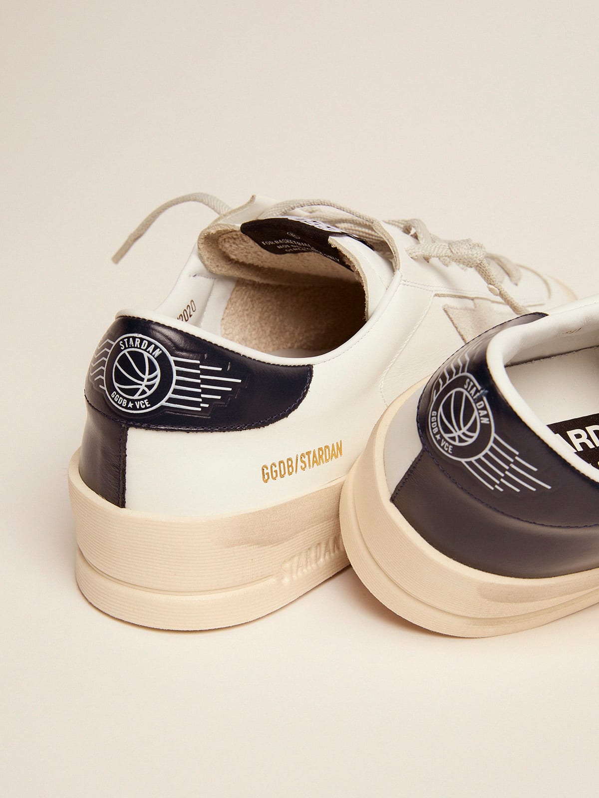 Men's Stardan with star in ice-gray suede and blu-navy heel tab| Golden Goose