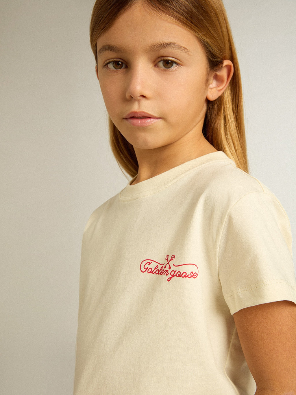 Girls' cotton T-shirt in worn white with red embroidery on the chest| Golden Goose