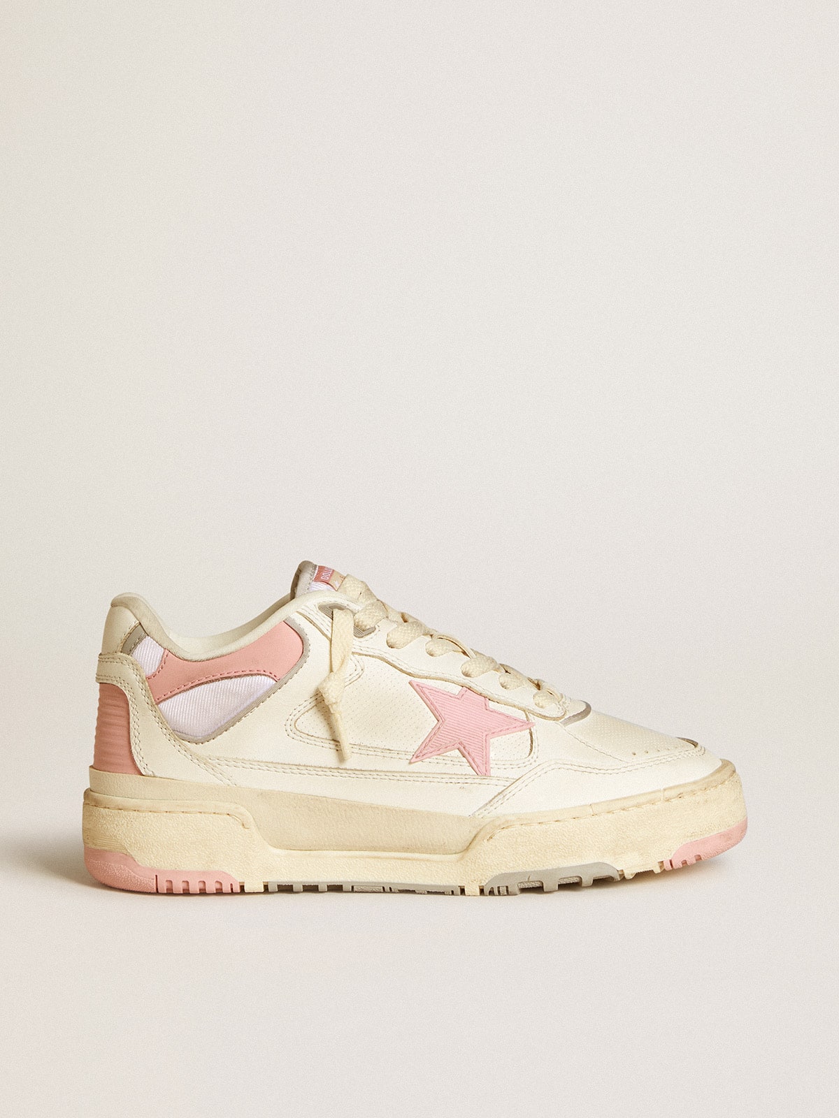 Women's Forty2 with pink star and white leather heel tab| Golden Goose