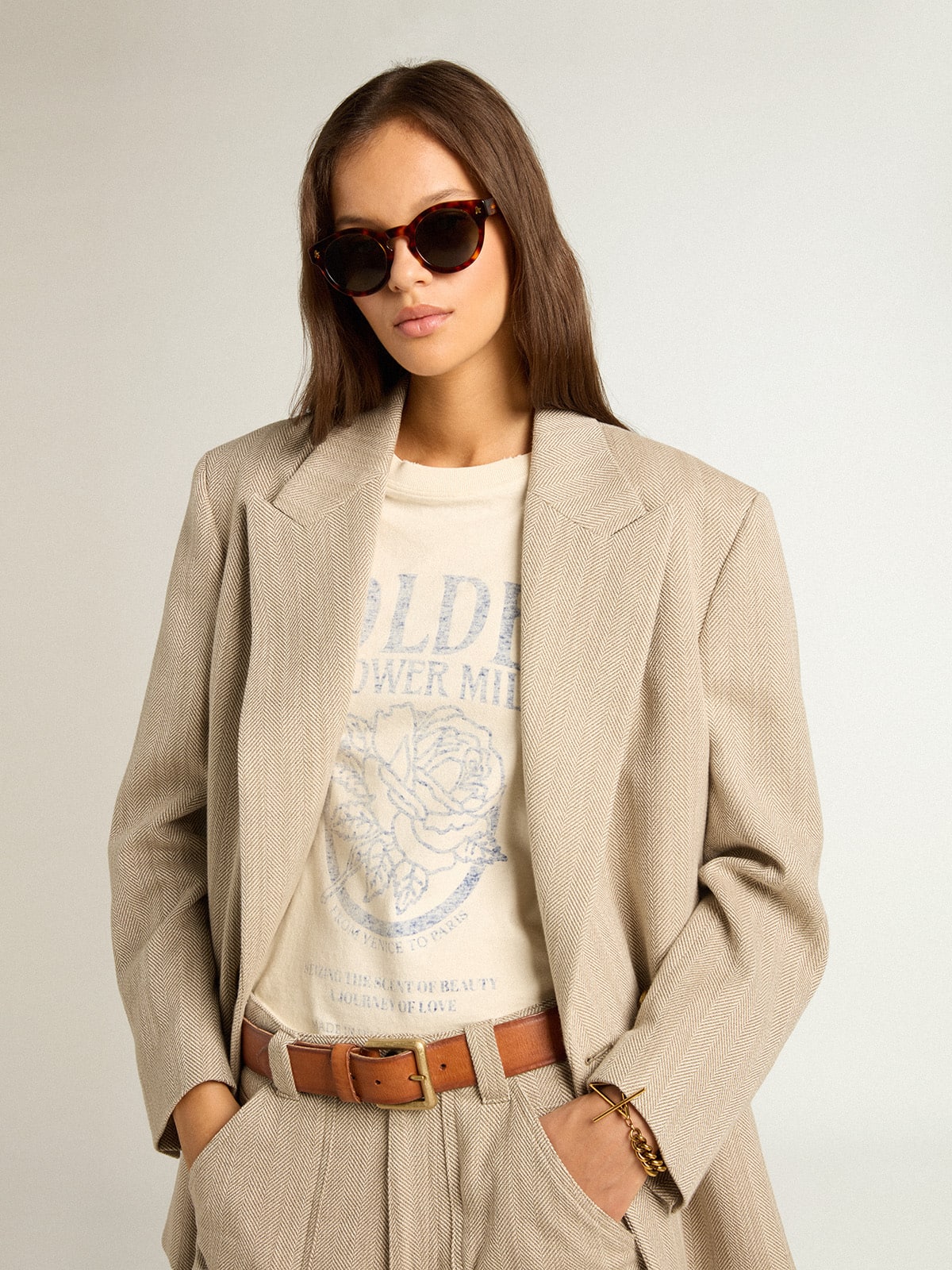 Women's T-shirt in aged white cotton with seasonal print| Golden Goose