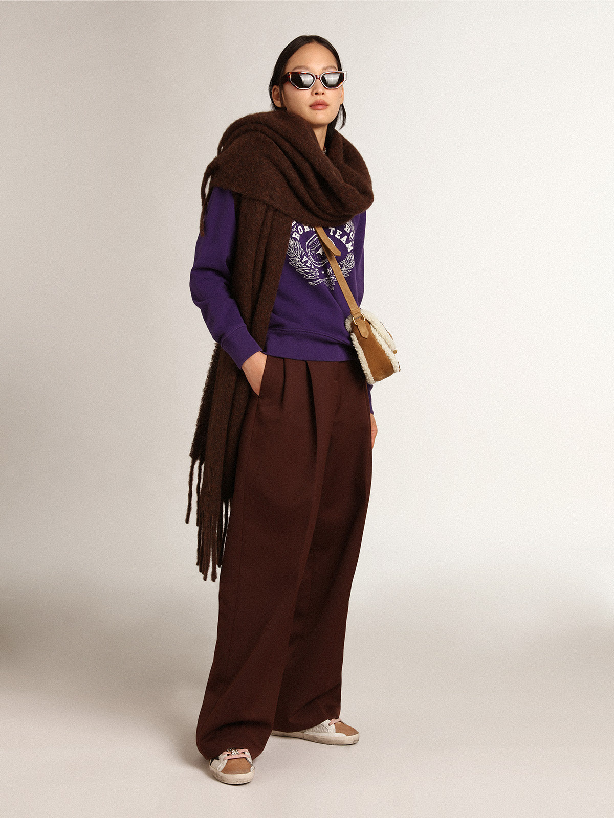 Coffee-colored wool scarf with fringe and 'Golden' lettering| Golden Goose