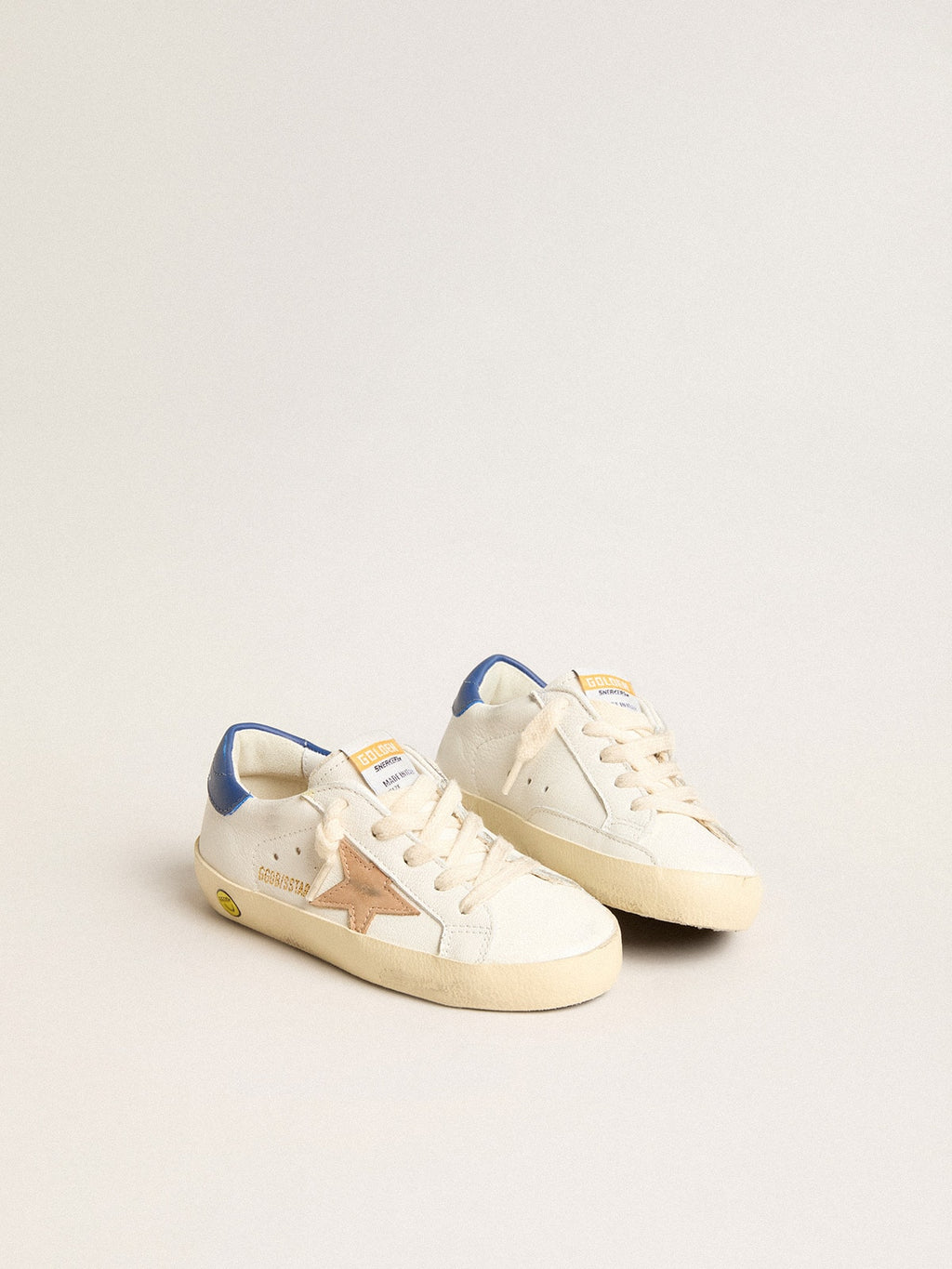 Young Super-Star in nappa leather with a beige star and blue heel tab| Golden Goose