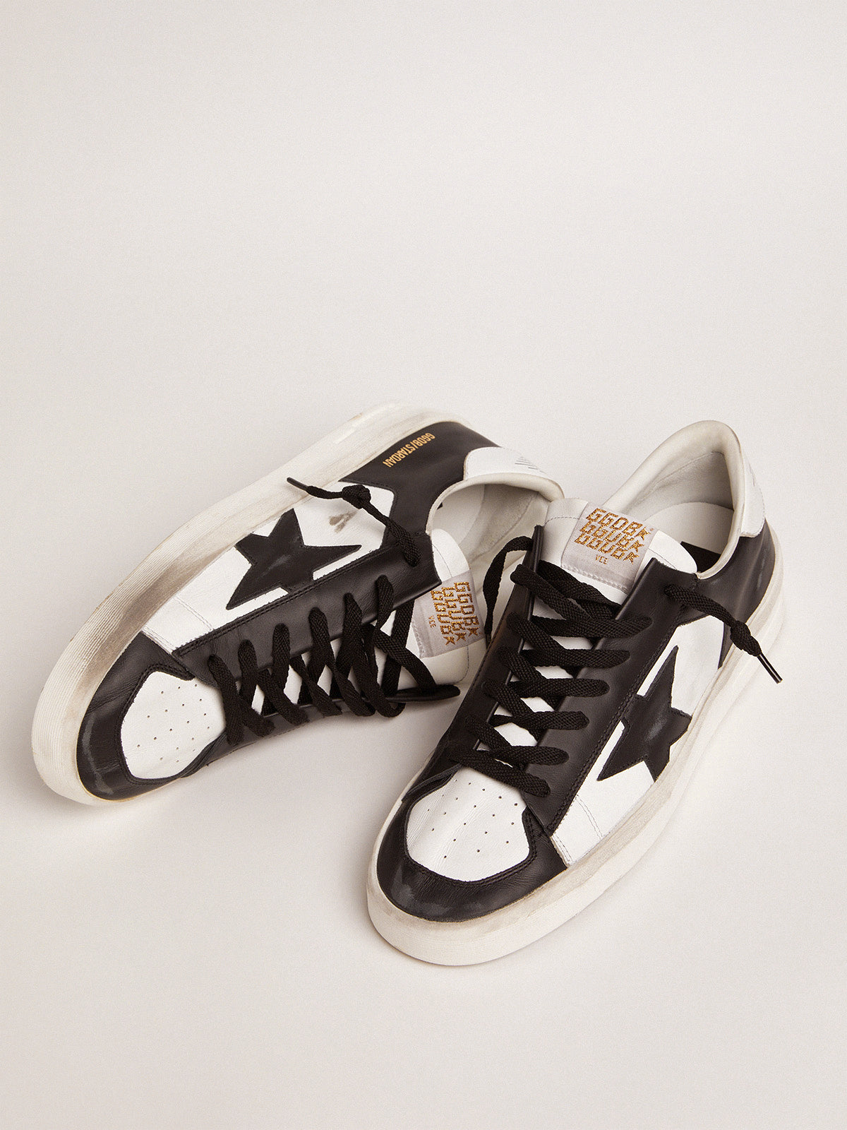 Women's Stardan sneakers in black and white leather| Golden Goose