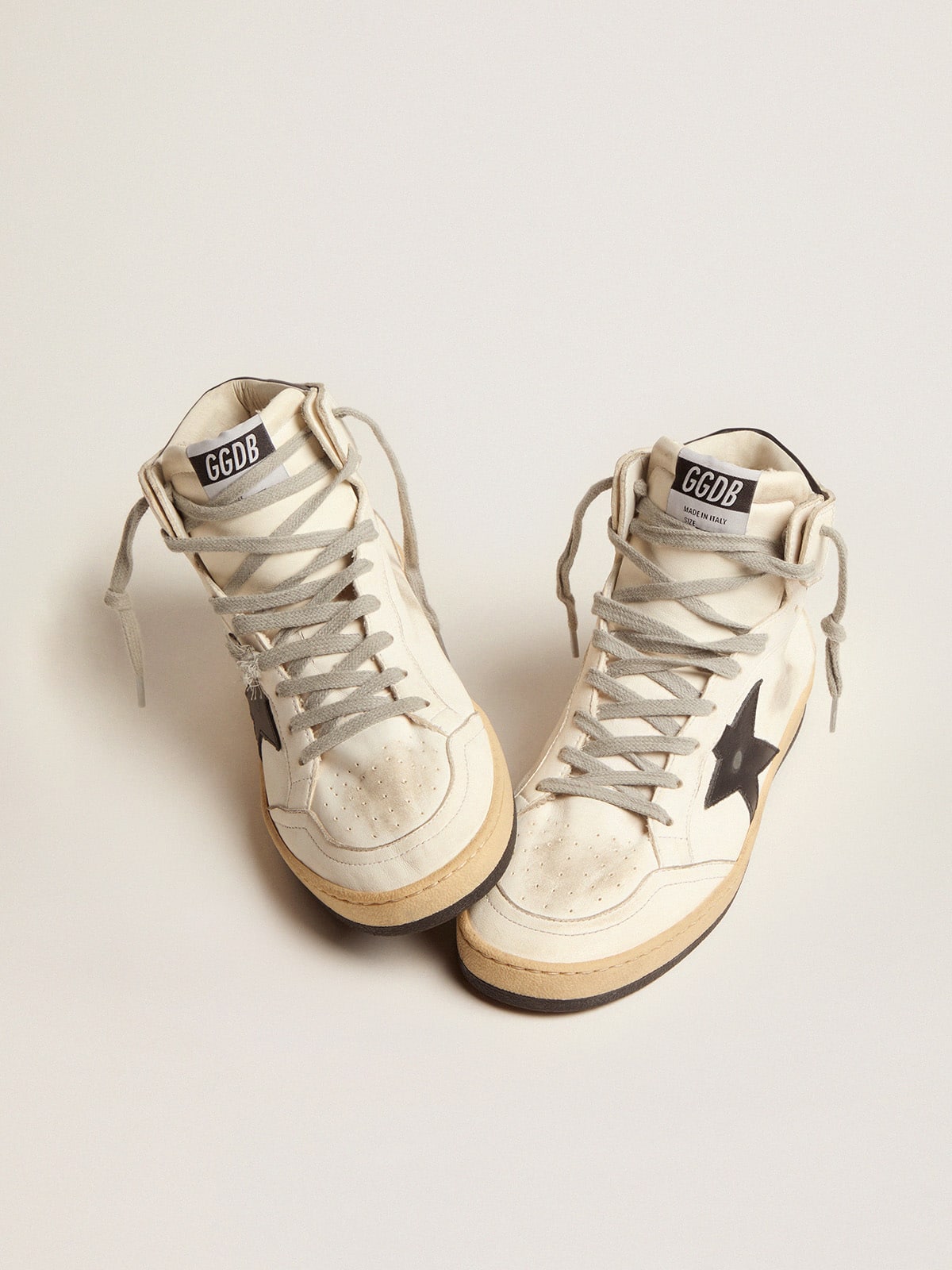 Women's Sky-Star with signature on the ankle and black inserts| Golden Goose