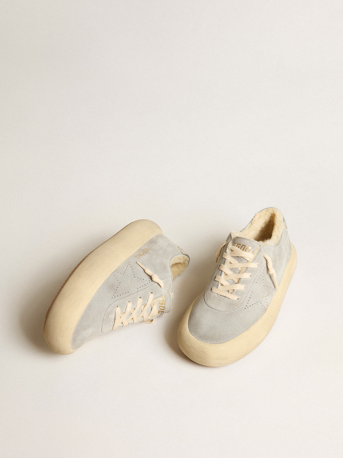 Women's Space-Star shoes in ice-gray suede with shearling lining| Golden Goose