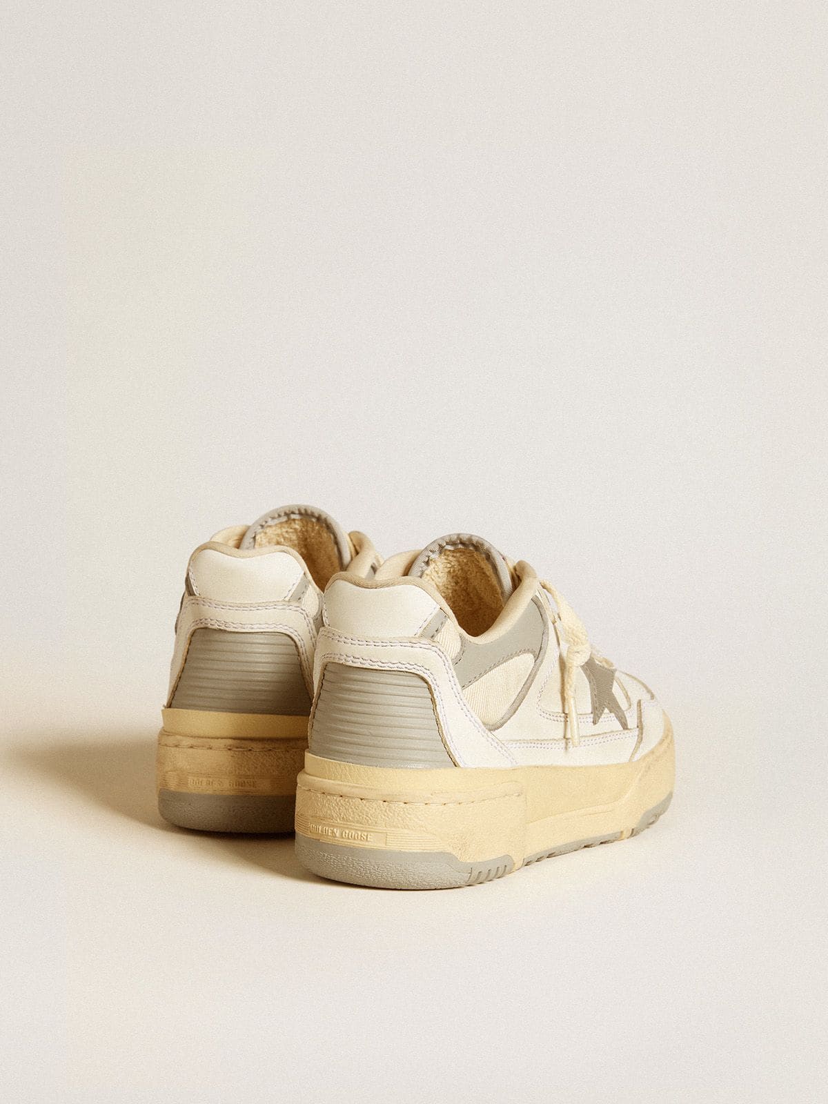 Men's Forty2 with grey star and white leather heel tab| Golden Goose