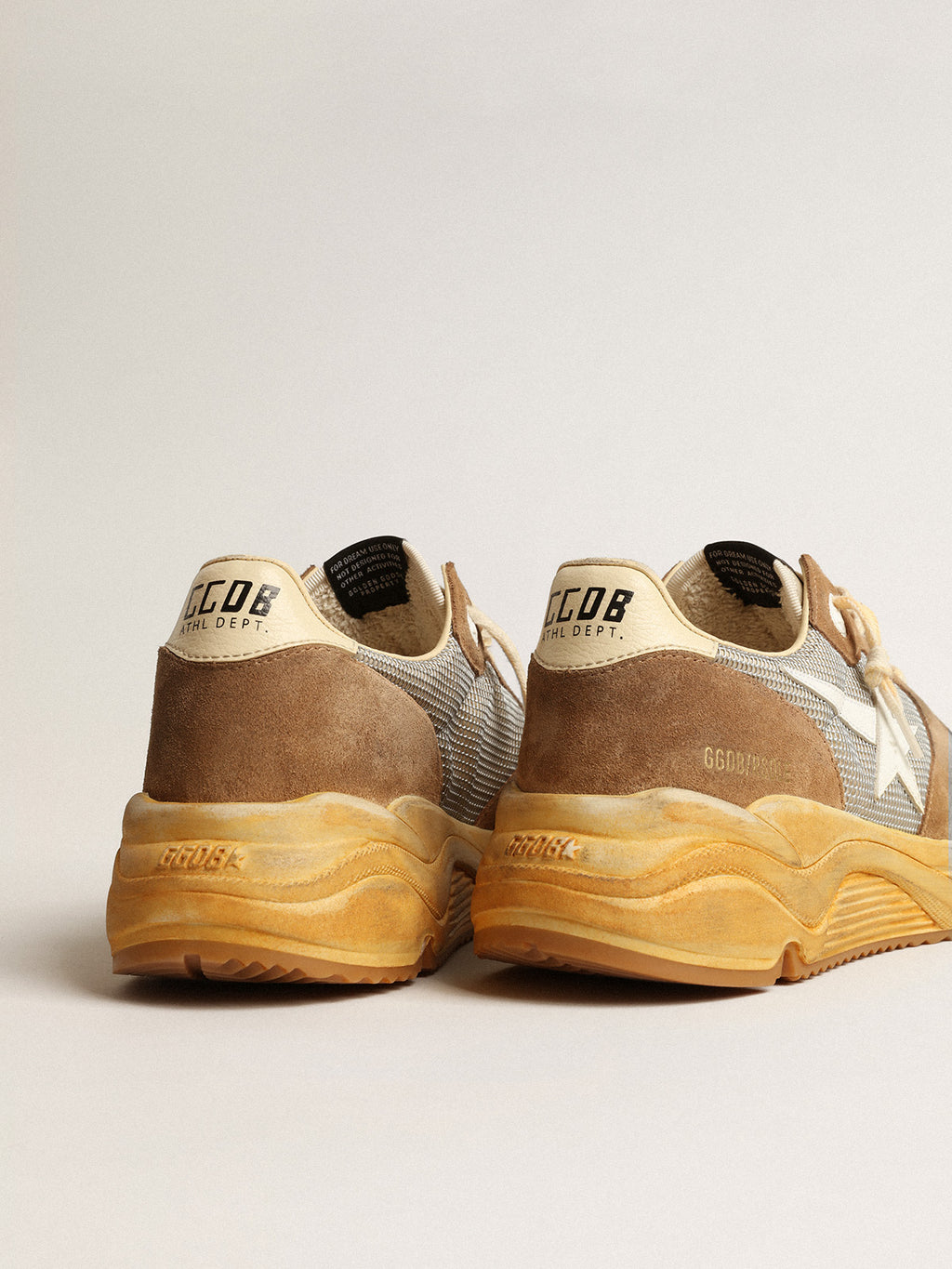 Running Sole in silver mesh and tobacco suede with a white star| Golden Goose