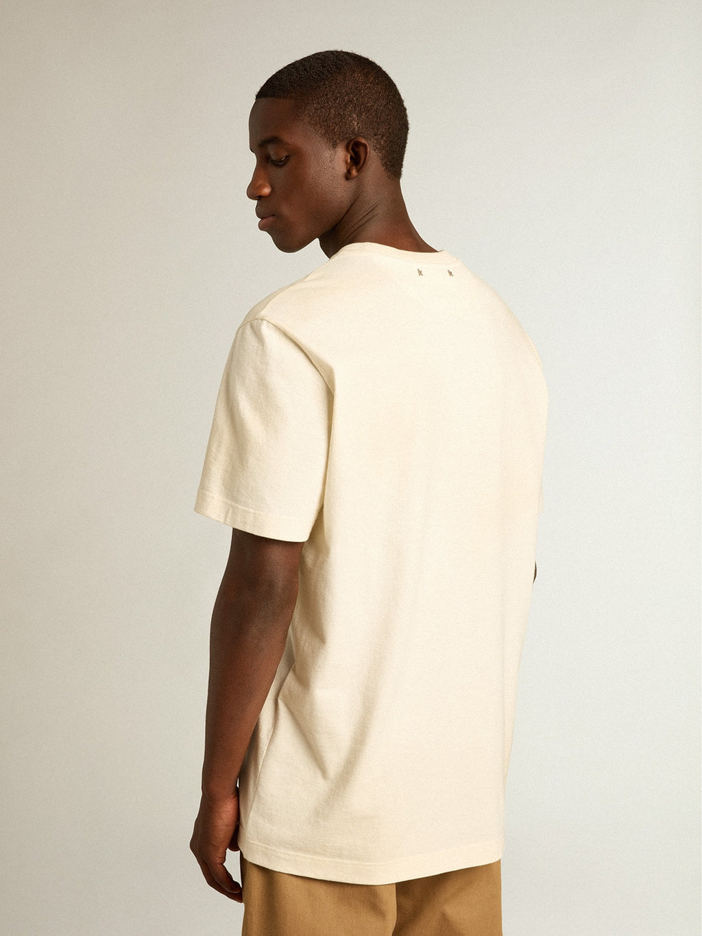 Men's cotton T-shirt in aged white with faded lettering| Golden Goose