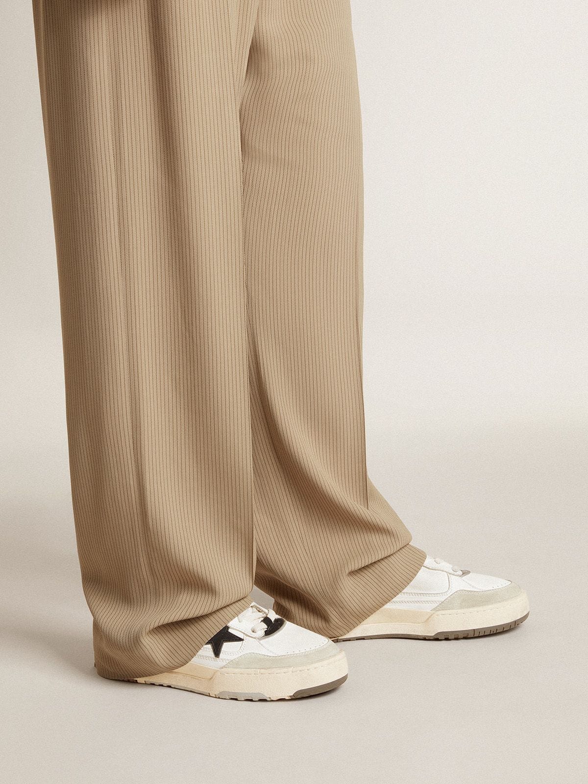 Men's Forty2 with pink star and white leather heel tab| Golden Goose
