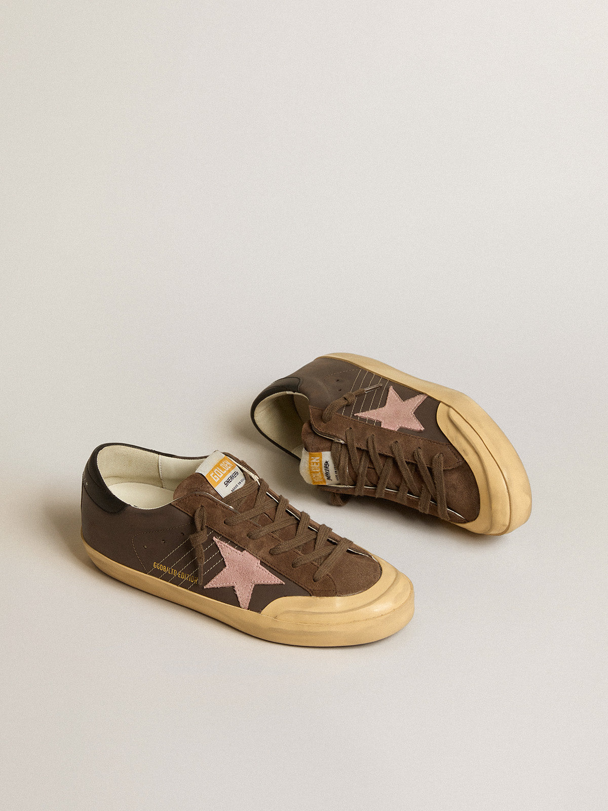 Super-Star Penstar LTD in brown leather with pink suede star| Golden Goose