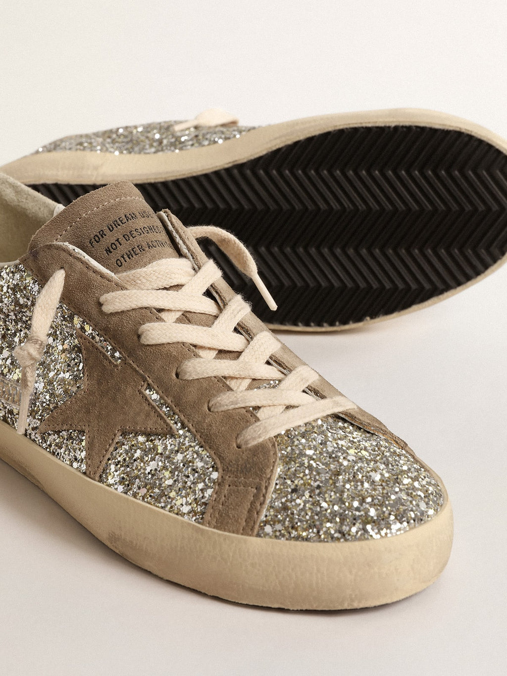 Women's Super-Star in platinum glitter with dove-gray suede star| Golden Goose