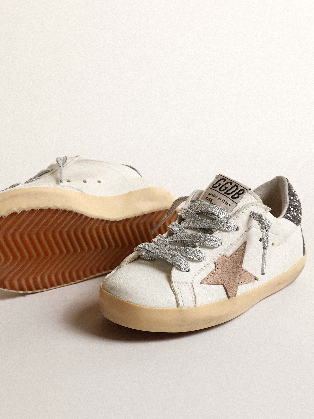 Super-Star Young with a hazelnut star and glitter heel tab| Golden Goose