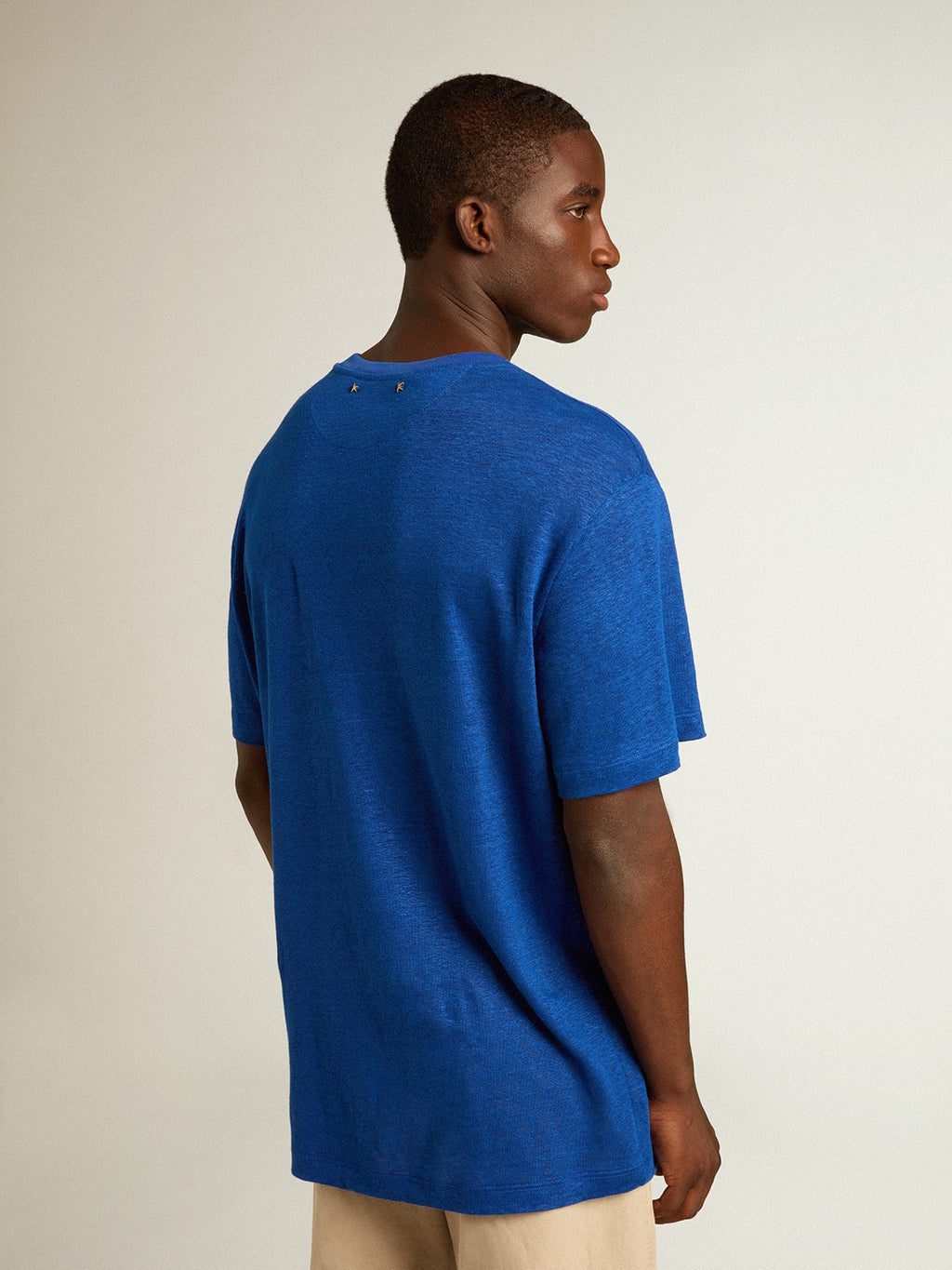 Men's blue-colored linen T-shirt with print on the chest| Golden Goose
